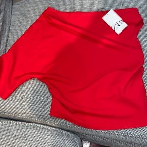 Up to the waist red top side zip fits very nicely with high waisted bottoms